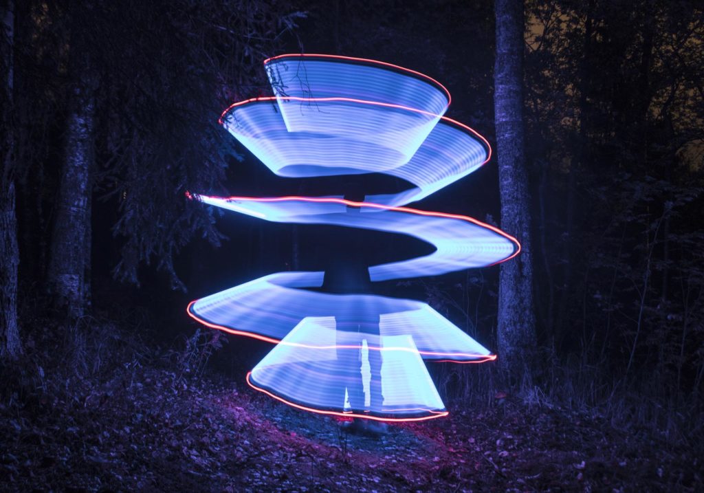 Light painting bilde I skogen
