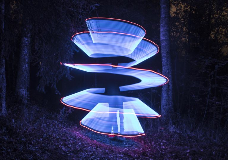 Light painting bilde I skogen