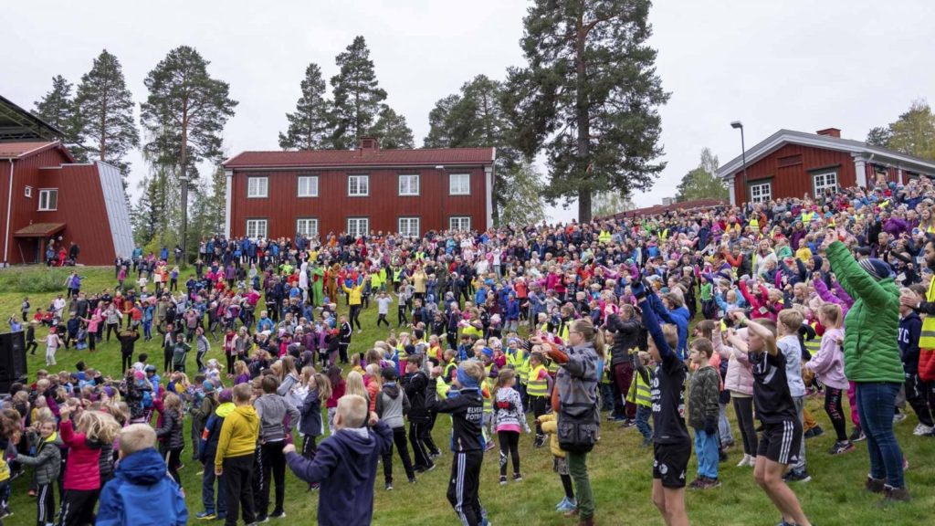 Mange barn på bistan dsløp