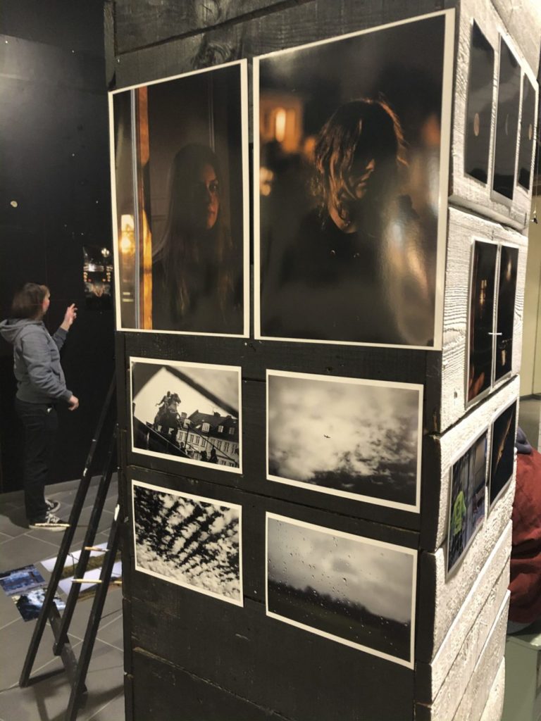 Fotografier på vegg