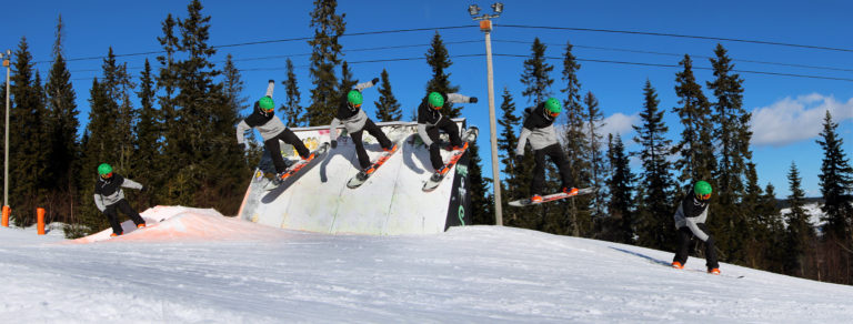 Komposisjon med snowboarder på "wall-element"